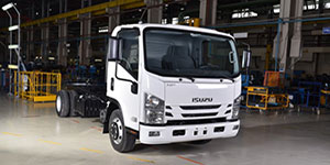 Isuzu начала продажи в россии шасси elf с роботизированной коробкой передач